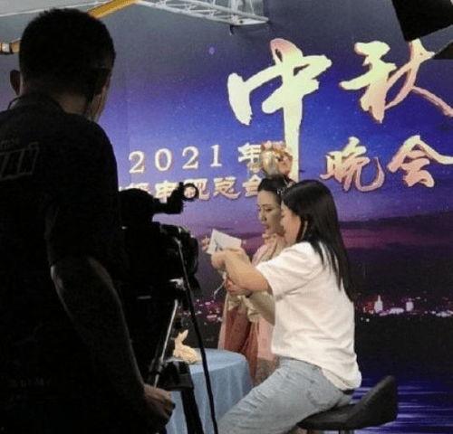 中秋节明星爆料视频,明星爆料视频揭秘娱乐圈幕后故事  第3张
